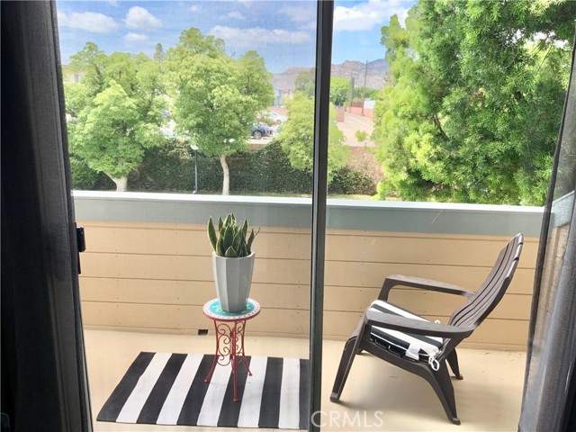 Detail Gallery Image 14 of 45 For 9917 Independence Ave #C,  Chatsworth,  CA 91311 - 2 Beds | 2 Baths