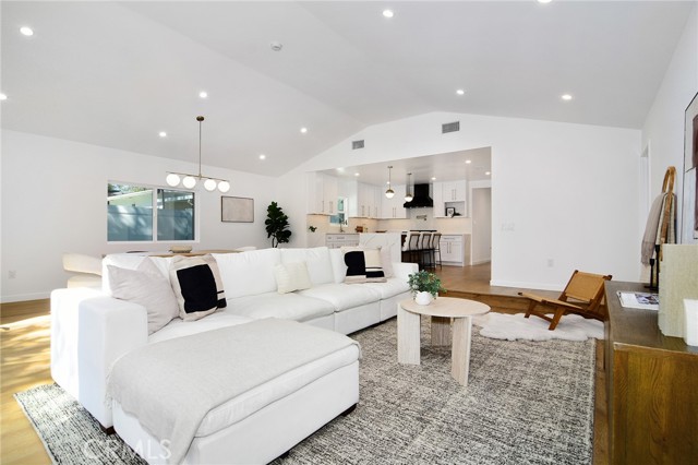 17420 Collins Street photo 8