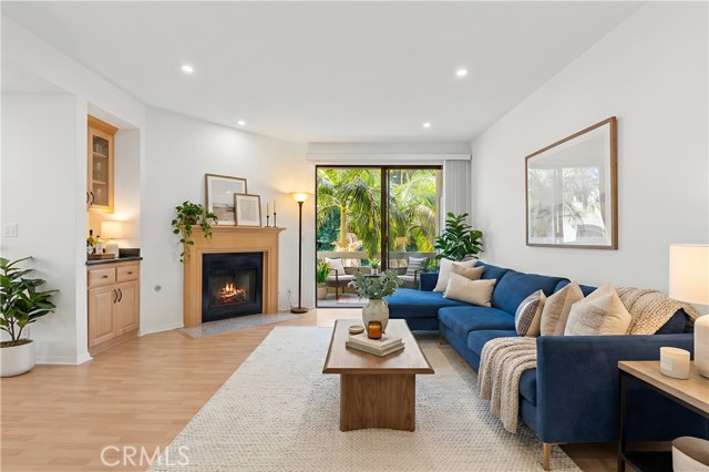 Front Image Thumbnail for CRSR25269043