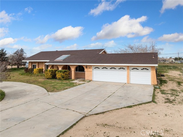 Detail Gallery Image 3 of 41 For 17740 Linden, Hesperia,  CA 92345 - 3 Beds | 2 Baths