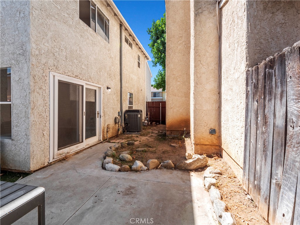 https://media.crmls.org/medias/3622911f-e057-4d91-be03-41abb4ad2304.jpg?preset=X-Large