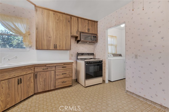6252 Camellia Avenue, North Hollywood CA: https://media.crmls.org/medias/3622af70-a623-426e-8d9c-ec0d286e25e3.jpg