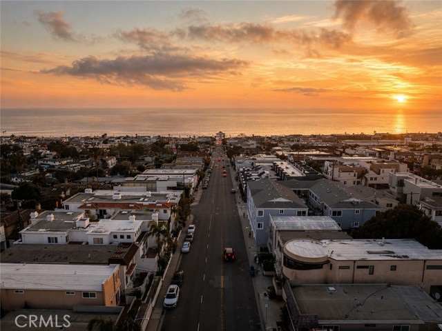 720 Manhattan Beach, Manhattan Beach, California 90266, 2 Bedrooms Bedrooms, ,2 BathroomsBathrooms,Residential,For Sale,Manhattan Beach,SB26077067