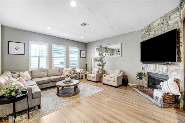 Detail Gallery Image 4 of 26 For 16410 W Nicklaus Dr #143,  Sylmar,  CA 91342 - 3 Beds | 3 Baths