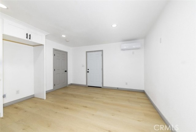 Detail Gallery Image 6 of 6 For 10 1/2 W Trafford St, Long Beach,  CA 90805 - 1 Beds | 1 Baths