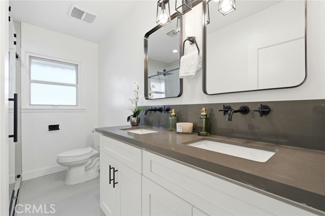 Detail Gallery Image 24 of 74 For 2140 N Rose St, Burbank,  CA 91505 - 5 Beds | 3/1 Baths