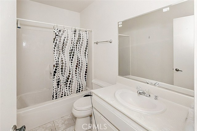 Detail Gallery Image 15 of 27 For 19545 Sherman Way #66,  Reseda,  CA 91335 - 3 Beds | 2/1 Baths