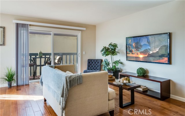 77 15th Street, Hermosa Beach, California 90254, 1 Bedroom Bedrooms, ,1 BathroomBathrooms,Residential,Sold,15th,SB17017771