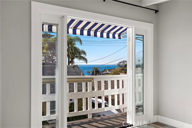 Detail Gallery Image 2 of 21 For 226 Chiquita #UPPER,  Laguna Beach,  CA 92651 - 1 Beds | 1 Baths