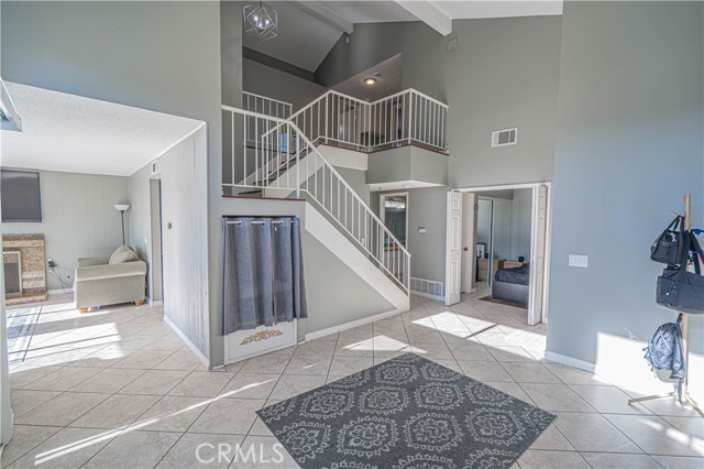 Detail Gallery Image 5 of 48 For 28076 Wildwind Dr, Canyon Country,  CA 91351 - 4 Beds | 3 Baths