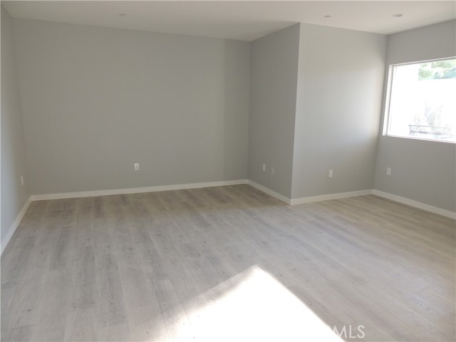 Detail Gallery Image 6 of 16 For 22735 Del Valle St #4,  Woodland Hills,  CA 91364 - 2 Beds | 1 Baths