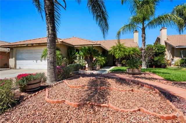 Detail Gallery Image 4 of 55 For 15070 Spring, Fontana,  CA 92335 - 5 Beds | 2 Baths