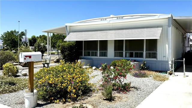 44725 E Florida Ave., Hemet CA: https://media.crmls.org/medias/362c5746-1354-45c6-9c18-014796447b08.jpg
