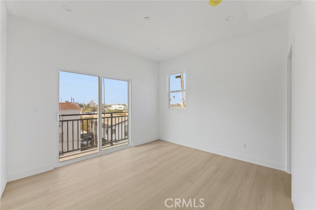 Detail Gallery Image 13 of 13 For 4511 Rosewood Ave #1,  Los Angeles,  CA 90004 - 4 Beds | 4/1 Baths