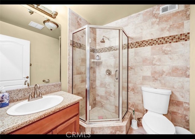 Detail Gallery Image 17 of 28 For 5517 Welland Ave Unit E,  Temple City,  CA 91780 - 3 Beds | 3 Baths