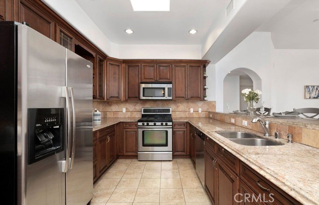 1835 S Barrington Avenue, Los Angeles CA: https://media.crmls.org/medias/362e4352-2241-427a-8884-1694e8e34aac.jpg