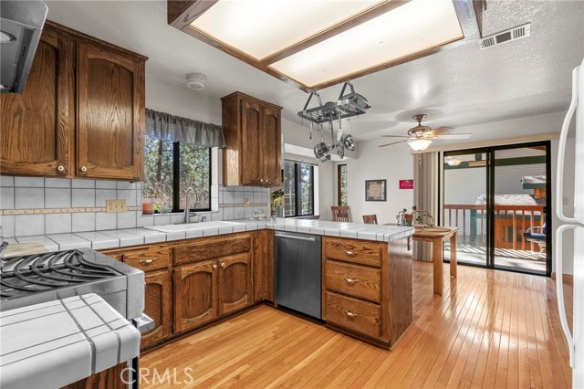 996 Eagle Road, Wrightwood CA: https://media.crmls.org/medias/362ec822-2749-467c-907a-cf8724db932b.jpg
