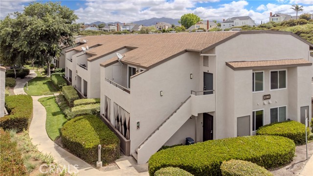 21981 Rimhurst Drive, Lake Forest CA: https://media.crmls.org/medias/362ee96c-f90b-4981-8a88-553d010d4d21.jpg
