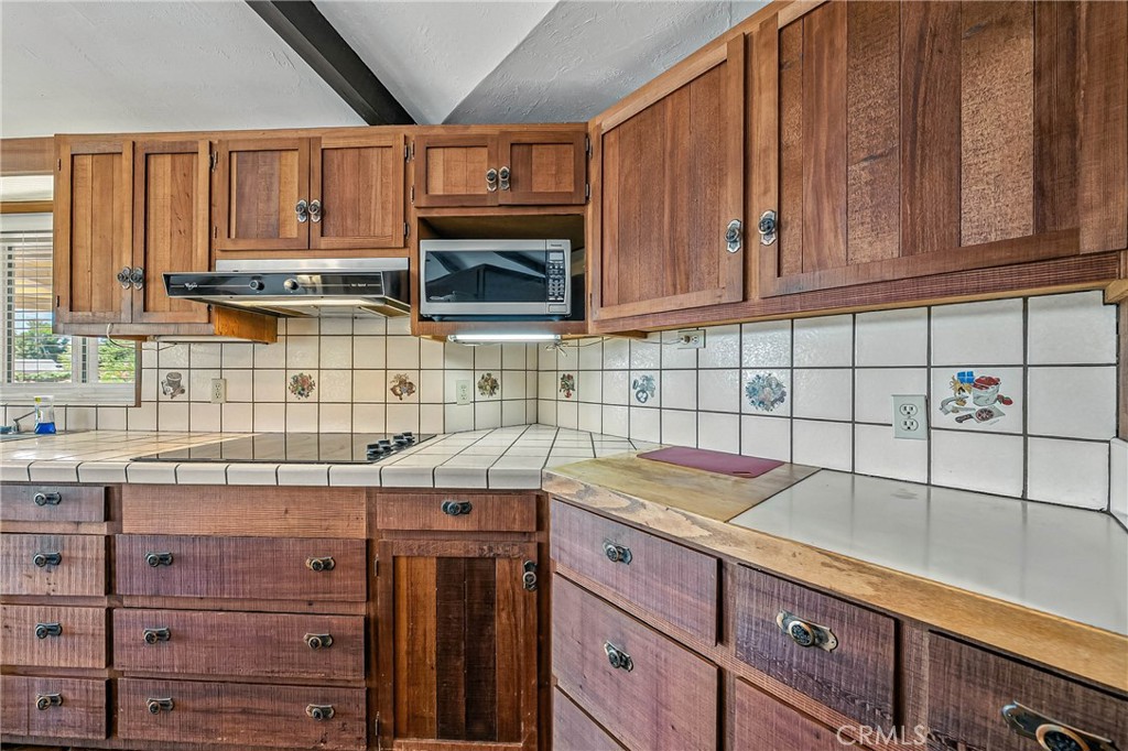 https://media.crmls.org/medias/362ef09e-9260-4eb4-8aa6-a399218b8f85.jpg?preset=X-Large