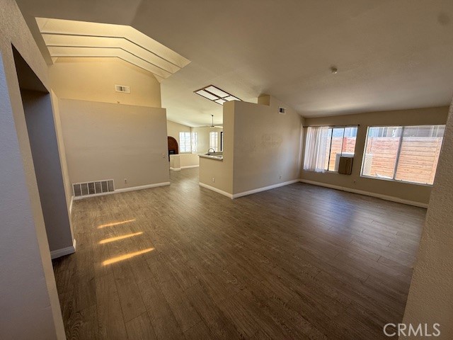 Detail Gallery Image 2 of 22 For 2988 Dartmouth Cir, Corona,  CA 92879 - 4 Beds | 2 Baths