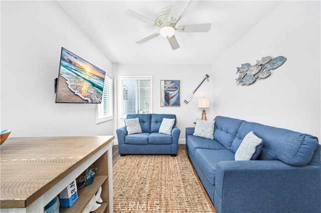 121 25th, Newport Beach CA: https://media.crmls.org/medias/362f58fa-d3a5-47aa-9761-61ab83c41244.jpg
