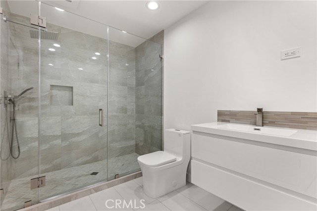 5965 Nora Lynn Drive, Woodland Hills CA: https://media.crmls.org/medias/363090a5-4318-45ca-8f0e-8a6db41a9732.jpg