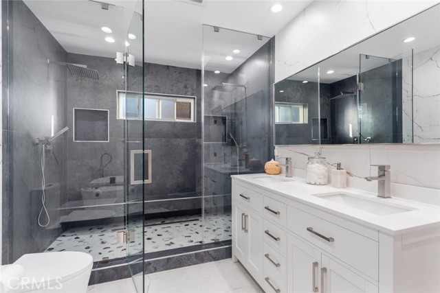 5519 Simpson Avenue, Valley Village CA: https://media.crmls.org/medias/3630ed6d-cf5c-4b4f-a051-99484dd79e37.jpg