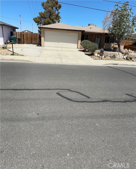 Detail Gallery Image 3 of 12 For 740 W Church Ave, Ridgecrest,  CA 93555 - 3 Beds | 2 Baths