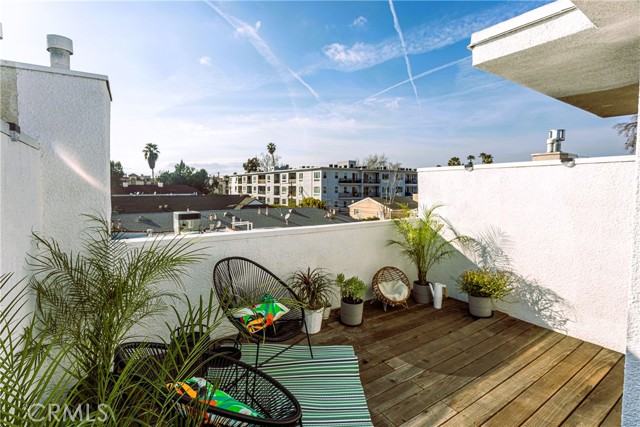 Detail Gallery Image 1 of 1 For 11119 Camarillo St #116,  –,  CA 91602 - 2 Beds | 2 Baths