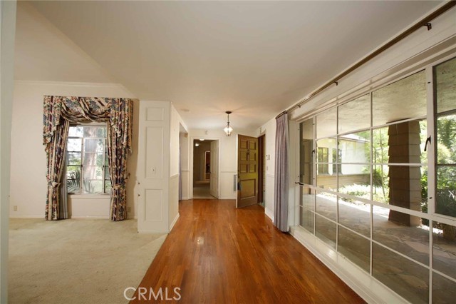 1075 Pine Oak Lane, Pasadena CA: https://media.crmls.org/medias/3631d098-0ca2-42e3-bb49-1b0f8fedd5e2.jpg