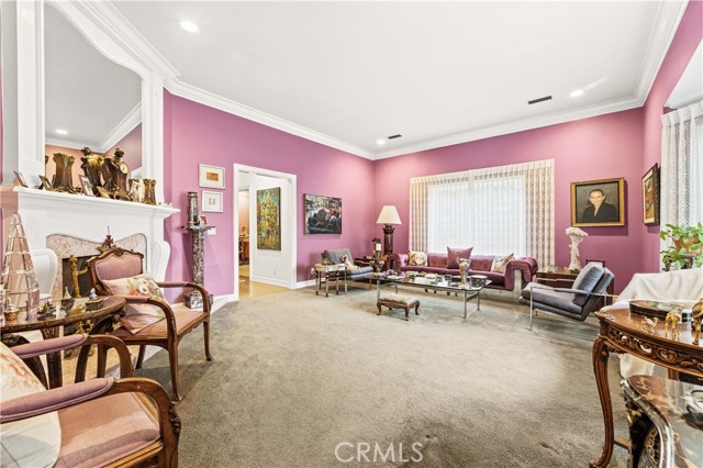 Detail Gallery Image 4 of 46 For 4960 Densmore Ave, Encino,  CA 91436 - 5 Beds | 5/2 Baths
