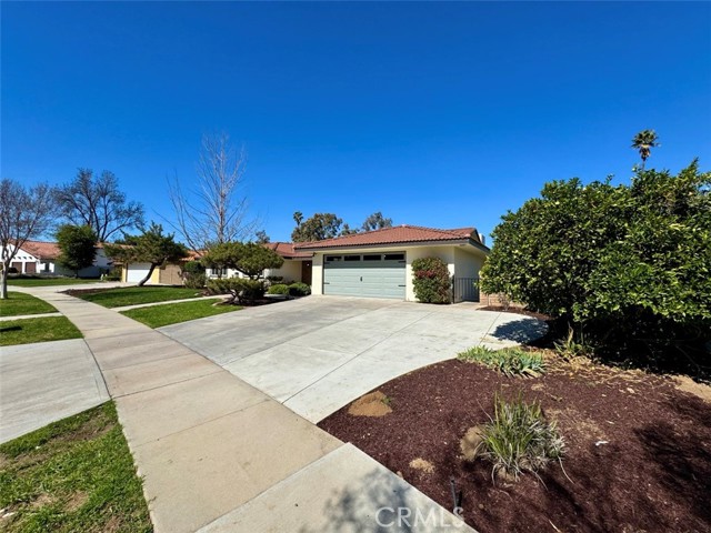 1415 Via Vallarta, Riverside CA: https://media.crmls.org/medias/363381d4-6b9c-4a18-8b38-44b32d3a8c00.jpg