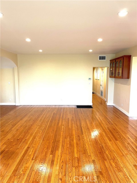 Detail Gallery Image 6 of 30 For 3535 E Ocean Ave, Long Beach,  CA 90803 - 2 Beds | 2 Baths