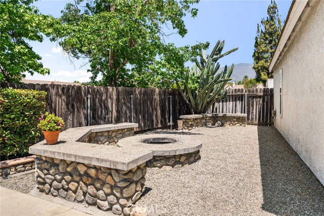 Detail Gallery Image 24 of 41 For 1310 Brookside Ct, Upland,  CA 91784 - 3 Beds | 2 Baths