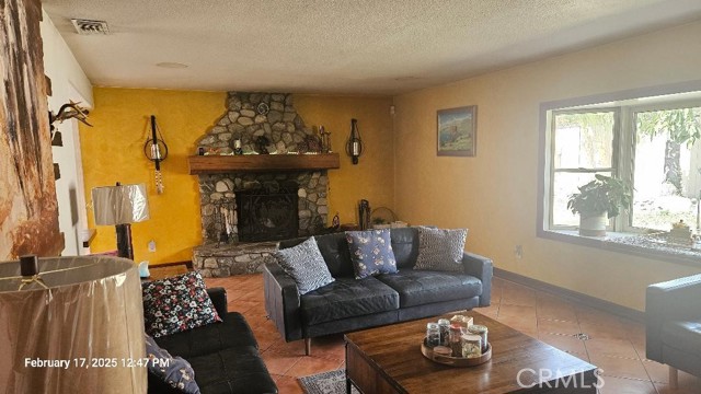 1319 W 25th Street, Upland CA: https://media.crmls.org/medias/363414bd-f01f-43b2-85ad-6a6f5c49e310.jpg