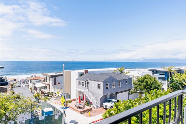 300 19TH Street, Manhattan Beach CA: https://media.crmls.org/medias/3635cc49-ecc5-4fb5-9e4a-5af6cd3d22a0.jpg