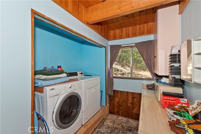 812 Arosa Drive, Crestline CA: https://media.crmls.org/medias/3635fbbc-3795-486a-b5a8-d2accbc09c1c.jpg