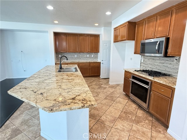 9093 Seal Beach Drive, Hesperia CA: https://media.crmls.org/medias/363606bf-21b7-402c-8d66-ffad6e95dcad.jpg