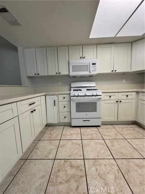 Detail Gallery Image 11 of 37 For 68711 Cedar Rd, Cathedral City,  CA 92234 - 3 Beds | 2 Baths