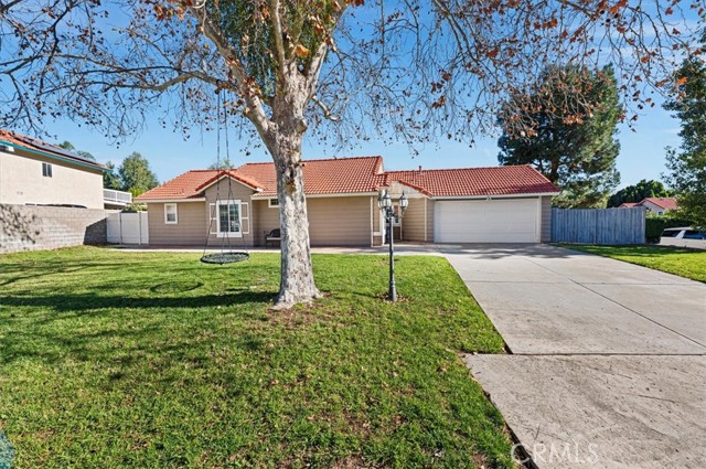 Detail Gallery Image 3 of 26 For 23316 Canyon Pines Pl, Corona,  CA 92883 - 3 Beds | 2 Baths