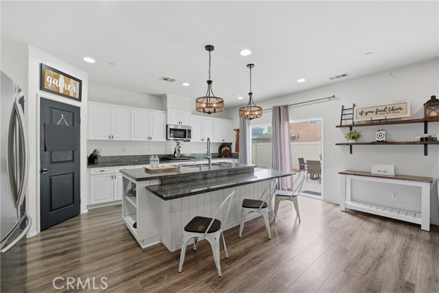 Detail Gallery Image 11 of 36 For 4747 Brison Ct, Jurupa Valley,  CA 91752 - 5 Beds | 4 Baths