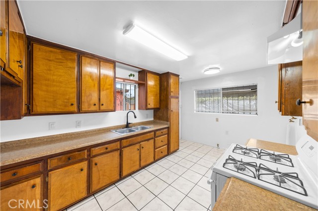 157 E 70th Street, Los Angeles CA: https://media.crmls.org/medias/36389179-f9a2-4a8f-a5dd-a7c96550050f.jpg