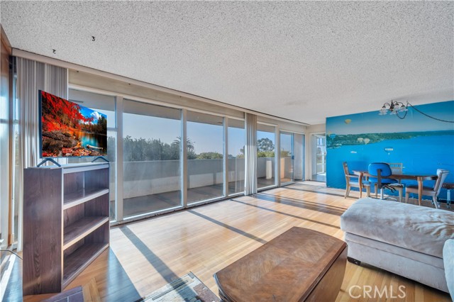 Detail Gallery Image 2 of 29 For 649 Gould, Hermosa Beach,  CA 90254 - 4 Beds | 3 Baths