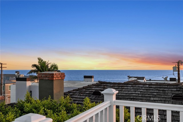 215 Marigold Avenue, Corona del Mar CA: https://media.crmls.org/medias/363942f5-4cc9-4106-a75e-a662c7e5172b.jpg