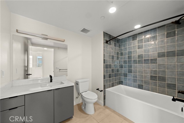 4850 Hollywood Boulevard, Hollywood CA: https://media.crmls.org/medias/36394fc3-9a3a-46fb-b0c3-82015622cb2d.jpg