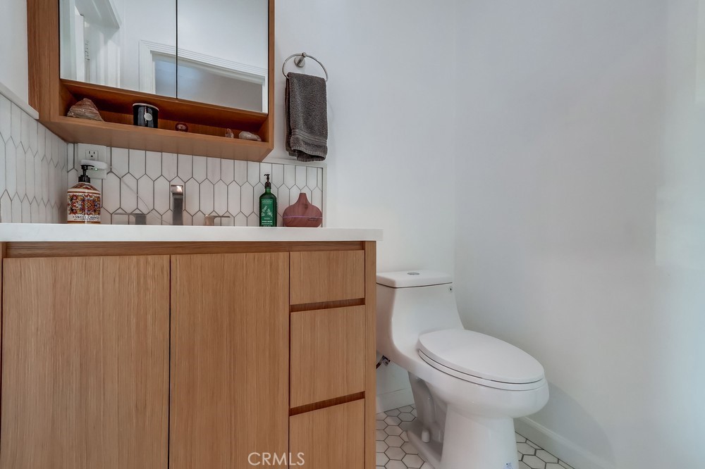 https://media.crmls.org/medias/363950b9-87d4-4fbd-8c41-53b64b93d85a.jpg?preset=X-Large