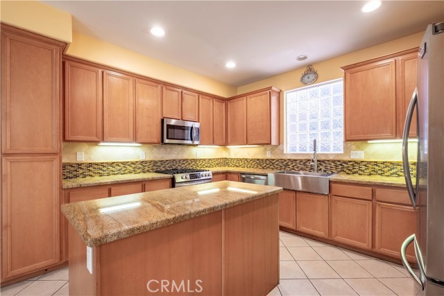 27531 Sunny Creek Drive, Valencia CA: https://media.crmls.org/medias/3639f682-c566-4e26-9083-a4a381ef7caa.jpg