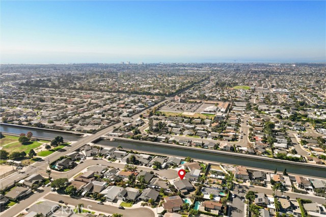 Detail Gallery Image 8 of 10 For 20372 Mooncrest Cir, Huntington Beach,  CA 92646 - 4 Beds | 2 Baths