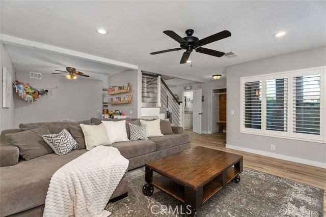 Detail Gallery Image 6 of 40 For 20001 Village Green Dr, Lakewood,  CA 90715 - 4 Beds | 2/1 Baths