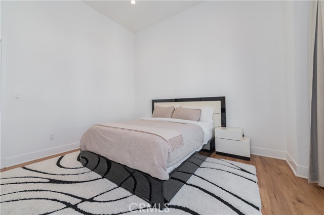 288 S Oakland Ave, Pasadena CA: https://media.crmls.org/medias/363c5221-e531-4b58-ba2c-b6ce8335e40b.jpg